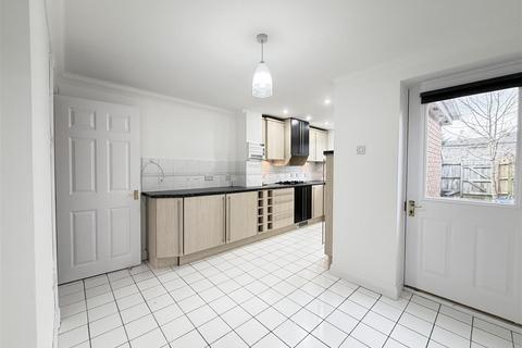 3 bedroom terraced house to rent, Charter Approach, WARWICK