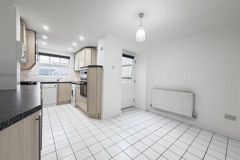 3 bedroom terraced house to rent, Charter Approach, WARWICK