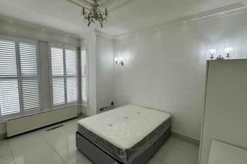 undefined, Endsleigh Gardens, Ilford IG1