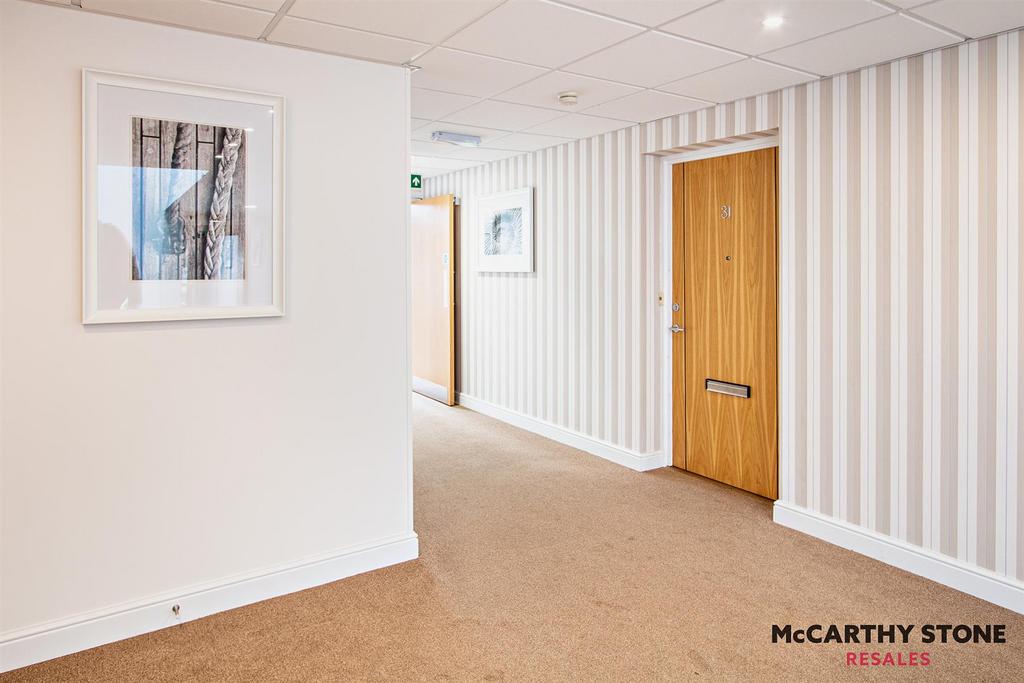 8596441-interior17-800.JPG