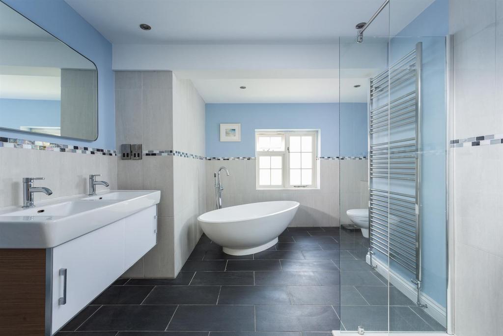 Principal Bedroom Suite