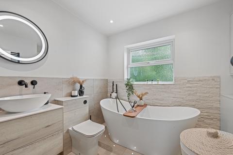 3 bedroom semi-detached house for sale, Laythorpe Avenue, Skegness PE25