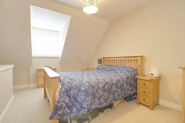 Ewe Move Basingstoke Hewitt Road Bedroom One