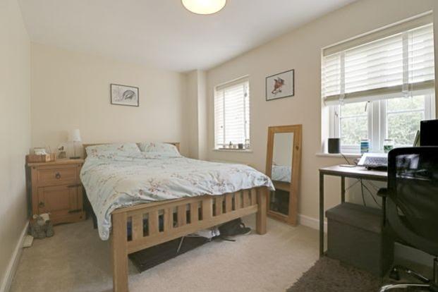 Ewe Move Basingstoke Hewitt Road Bedroom Two