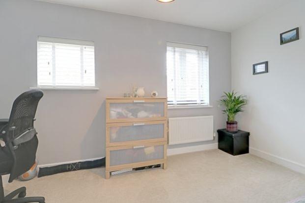 Ewe Move Basingstoke Hewitt Road Bedroom Three