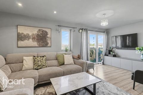 3 bedroom apartment for sale, Medici Close, Ilford