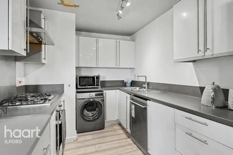3 bedroom apartment for sale, Medici Close, Ilford