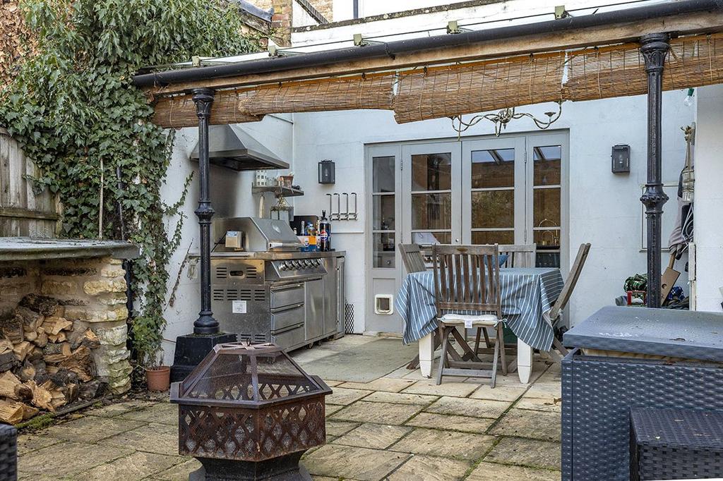 Outdoor Kitchen