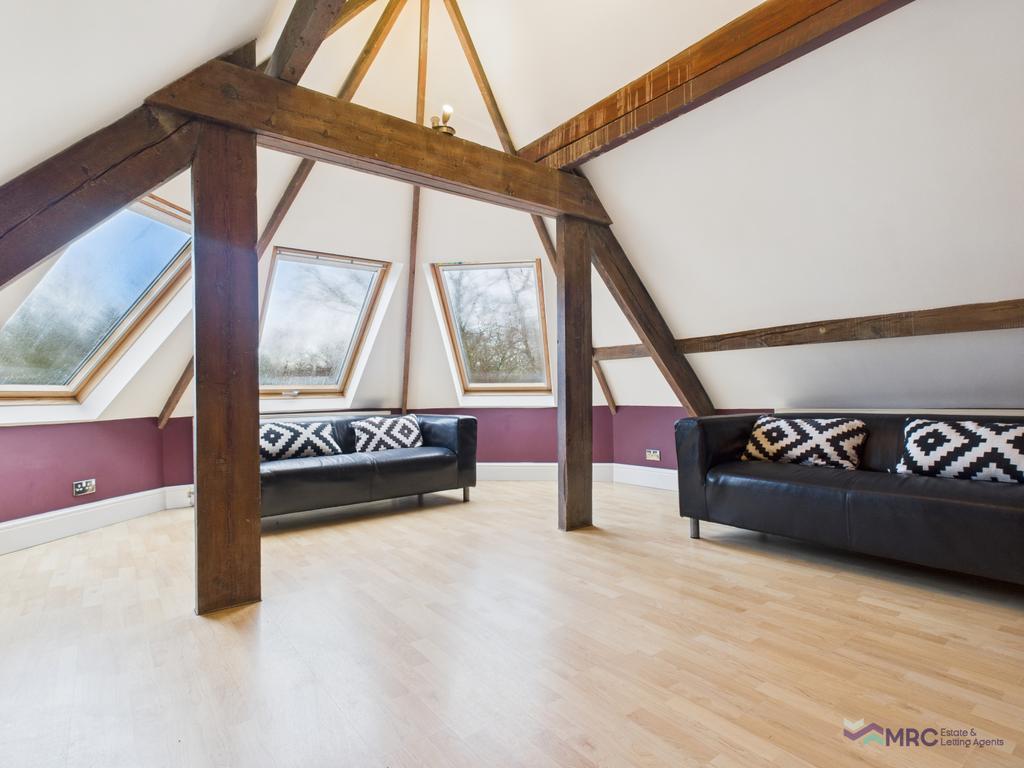 Stunning 2 Bed Penthouse Apartment with Private P