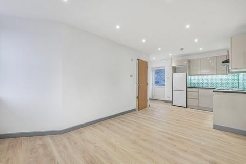 2 bedroom flat to rent, Clapham Park Road, London, SW4