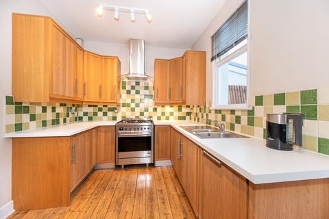 3 bedroom terraced house to rent, Clifton Park Avenue, London, SW20