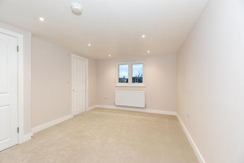 3 bedroom terraced house to rent, Clifton Park Avenue, London, SW20