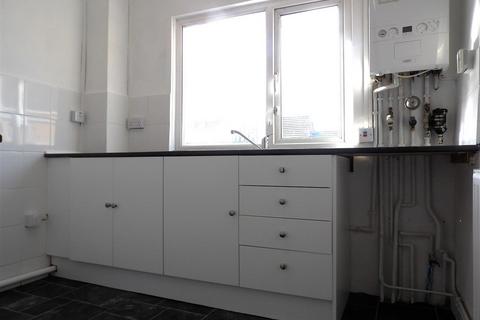 2 bedroom flat to rent, Ysguthan Road, Aberavon