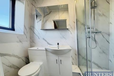 3 bedroom apartment to rent, High Street, Chatham, ME4 4EP