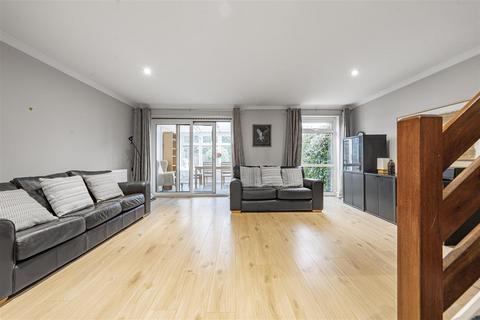 3 bedroom terraced house for sale, Wych Elms, Park Street, St. Albans