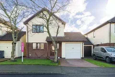 8, Cronk Y Berry Avenue, Douglas