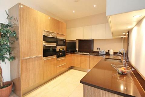3 bedroom flat to rent, Washington House, WD23