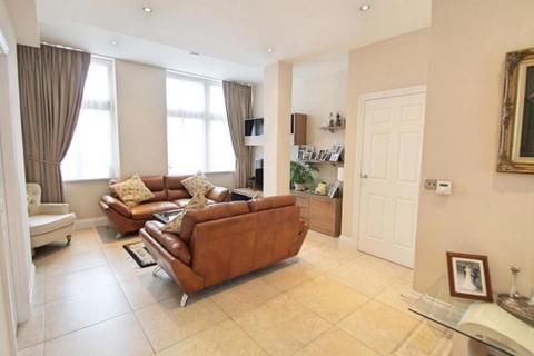 3 bedroom flat to rent, Washington House, WD23