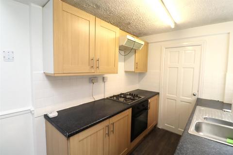 2 bedroom terraced house to rent, Manor Court Road, Nuneaton