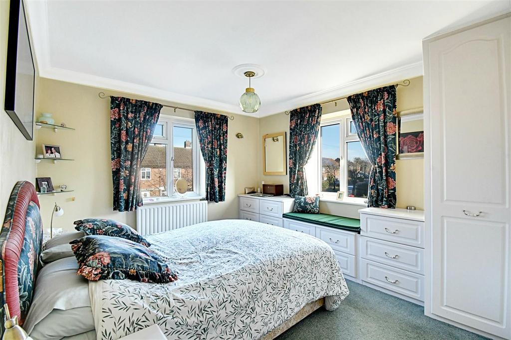 Bedroom 1 1.jpg