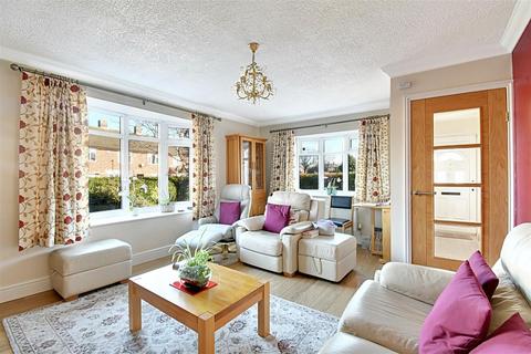 3 bedroom end of terrace house for sale, Calton Avenue, Hertford SG14
