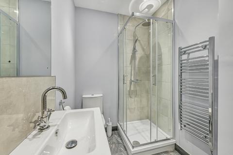 Studio to rent, Clapham Park Road, London, SW4