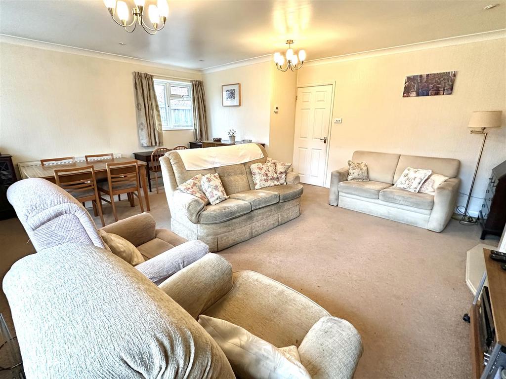 Living room/dining