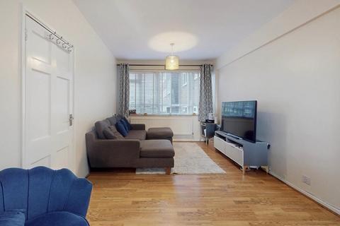 2 bedroom flat for sale, Spacious 2-Bedroom Flat with Balcony 675 sq ft Berry House, Dagnall Street, SW11 5DL B