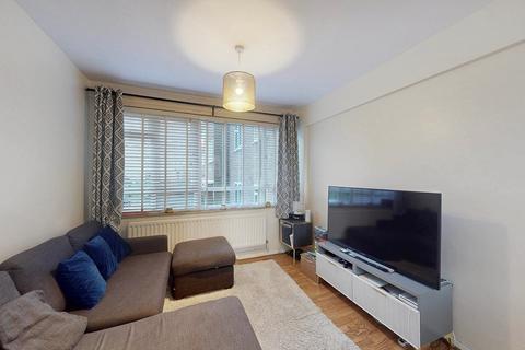 2 bedroom flat for sale, Spacious 2-Bedroom Flat with Balcony 675 sq ft Berry House, Dagnall Street, SW11 5DL B