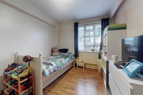 2 bedroom flat for sale, Spacious 2-Bedroom Flat with Balcony 675 sq ft Berry House, Dagnall Street, SW11 5DL B