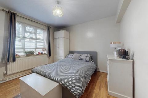 2 bedroom flat for sale, Spacious 2-Bedroom Flat with Balcony 675 sq ft Berry House, Dagnall Street, SW11 5DL B