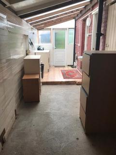 3 bedroom semi-detached house to rent, Hugh Road, Smethwick