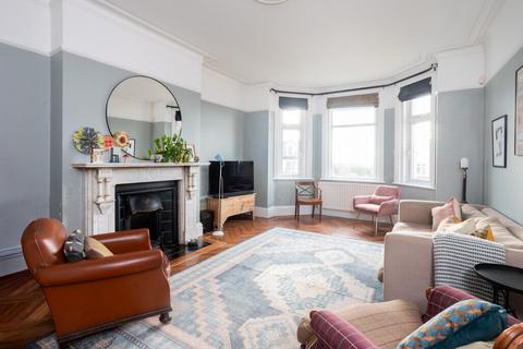 5 bedroom detached house for sale, Cliff Road, Seabrook, CT21