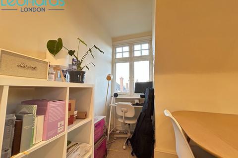 1 bedroom flat to rent, Claremont Gardens, Surbiton