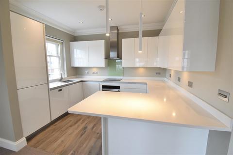 2 bedroom apartment to rent, Claremont Road, Surbiton