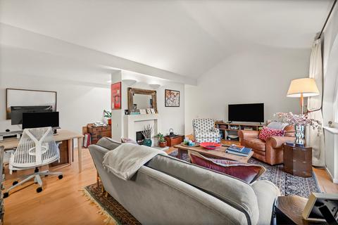 1 bedroom terraced house for sale, Hawksmoor Mews, London, E1