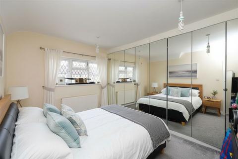 4 bedroom semi-detached house for sale, Manor Way, Harrow, HA2