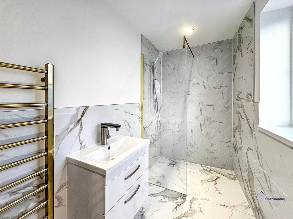 Studio apartment victoria road