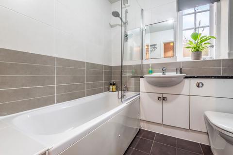 2 bedroom flat to rent, Frogmore, Tower Court Frogmore, SW18