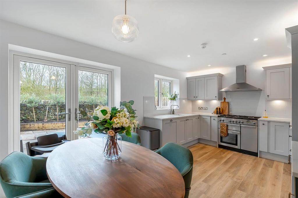 Kitchen 2.jpg
