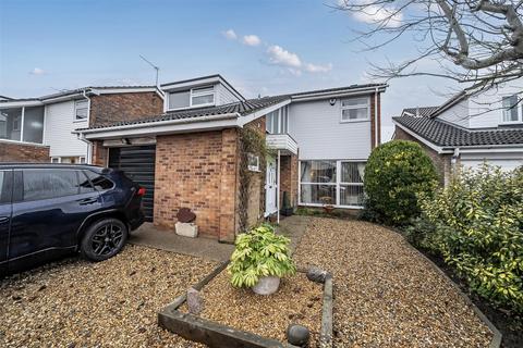 4 bedroom detached house for sale, Irthing Close, Bedford