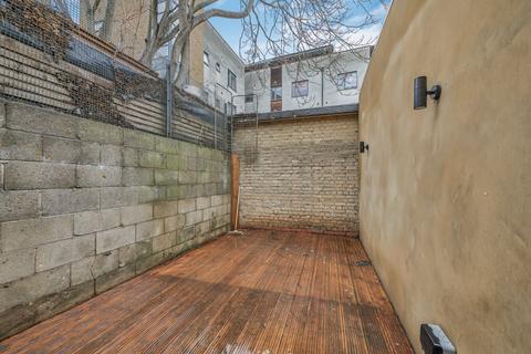 2 bedroom flat to rent, Clapham Park Road, London, SW4