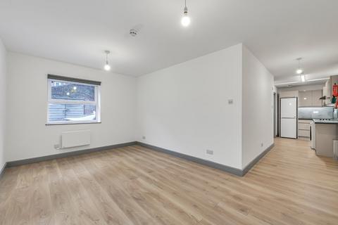 2 bedroom flat to rent, Clapham Park Road, London, SW4
