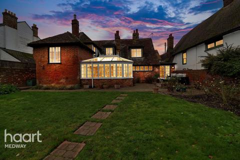 4 bedroom character property for sale, Church Street, Rochester