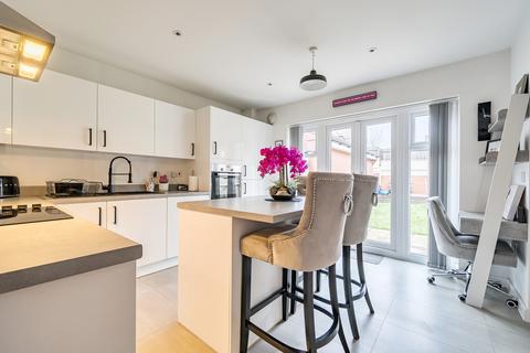 2 bedroom detached house for sale, Parker Close, Reading RG2