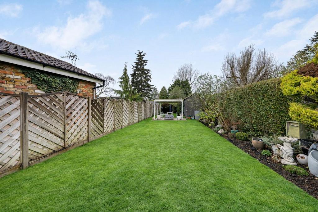 130 Radlett Road - Garden 2.jpg