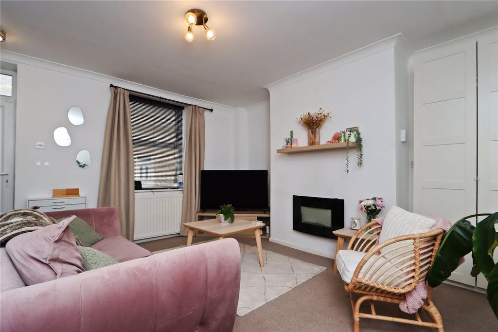 Living Room Pic 4