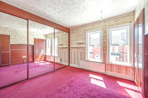 3 bedroom terraced house to rent, Albany Road, South Yorkshire DN4