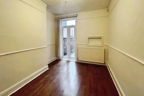 3 bedroom terraced house to rent, Albany Road, South Yorkshire DN4