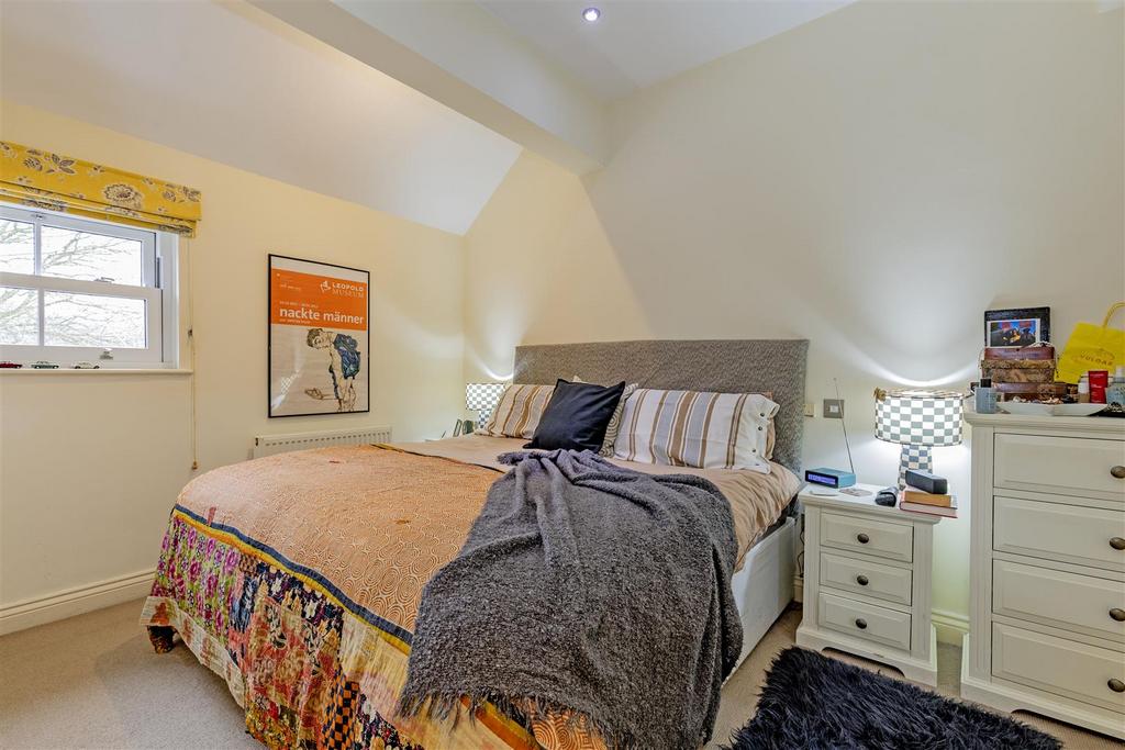 Bedroom 1-2.jpg